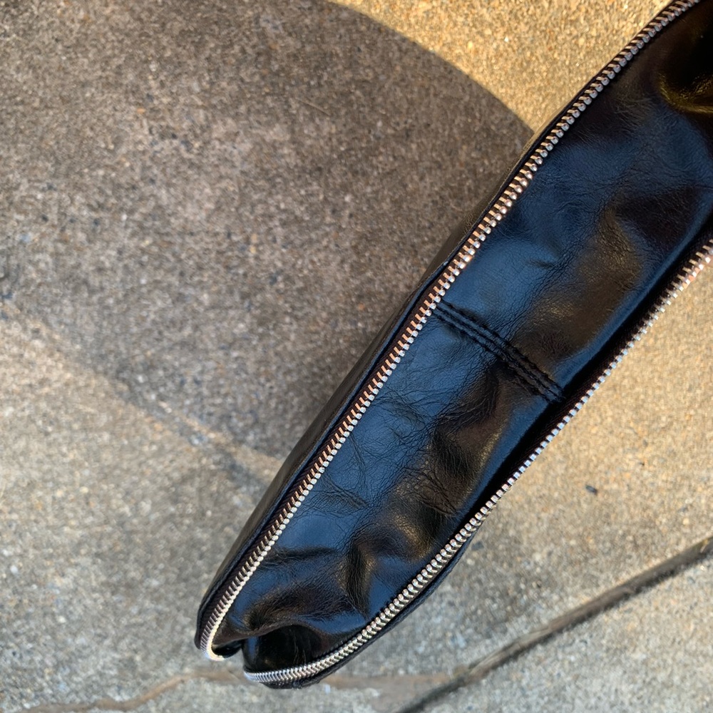 EUC Black Nine West Fold over, expanding clutch - Picture 4 of 8